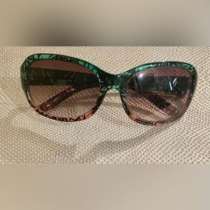 🕶️ SO Tropical Palm Print Green Sunglasses